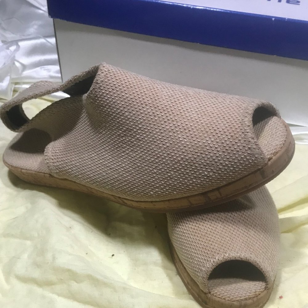 Liz Claiborne Dedrich Sandals 8M